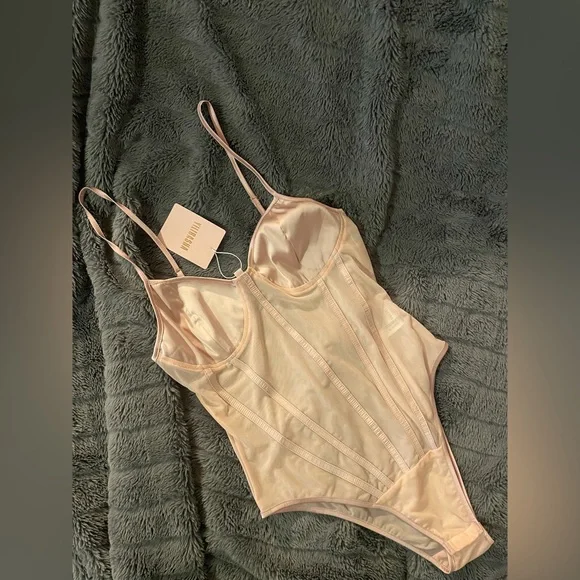 Women’s Elegant Bodysuit - Picture 2 of 3